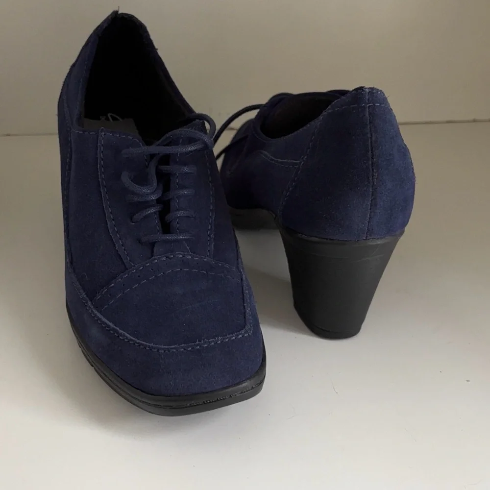 Clark’s Bendable’s Navy Blue faux suede heeled oxfords 8 - Picture 6 of 11